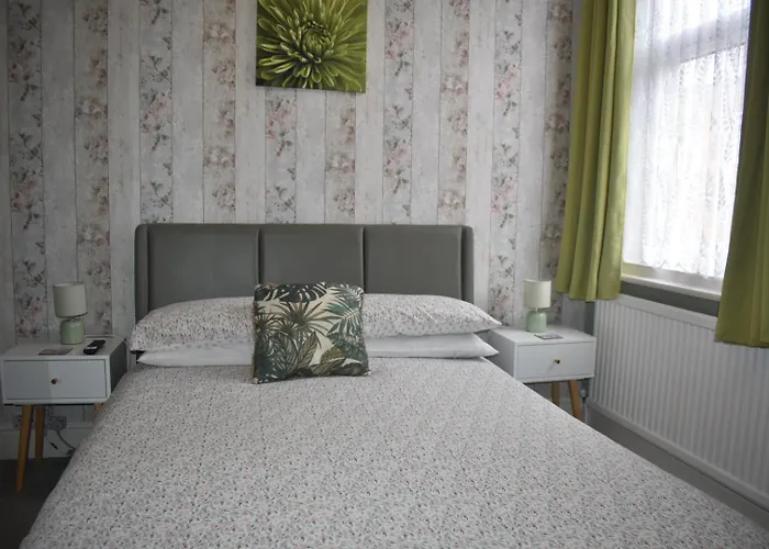 The Phoenix スカーバラ