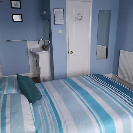 The Phoenix Guest house 4*