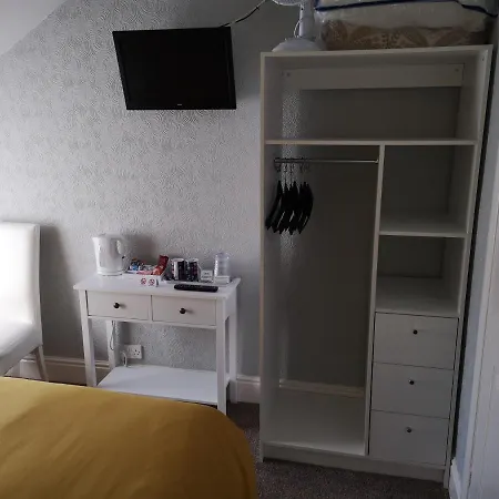 The Phoenix סקארבורו