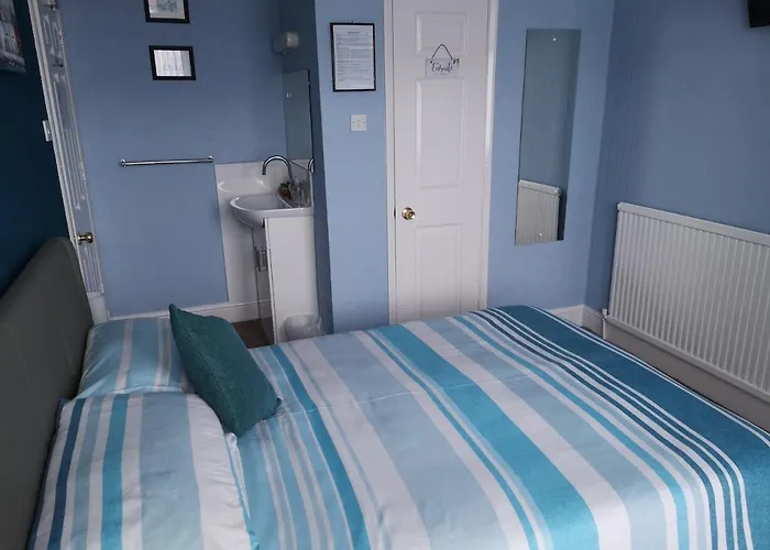 The Phoenix Guest house 4*